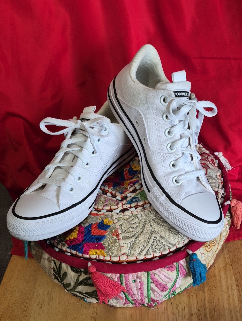 Converse White Low Top Womens Sneakers with Black Trim - Picture 6 of 6